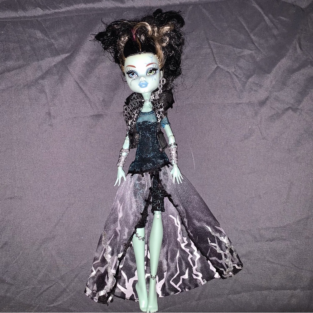 Monster High Ghoul’s Rule Frankie Stein Doll